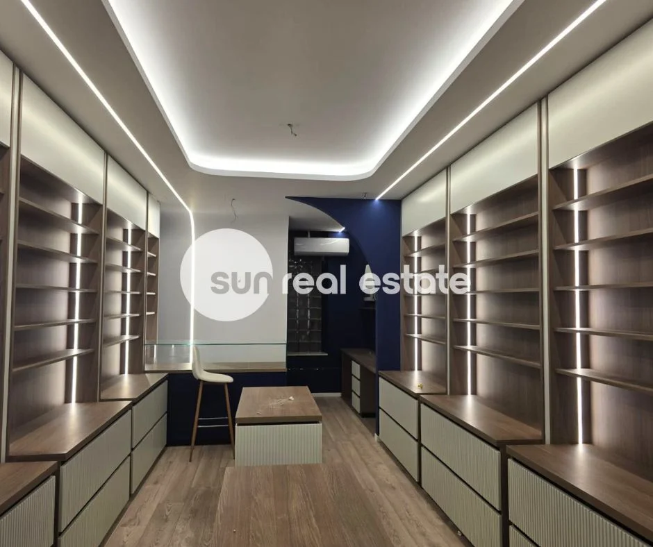 Shkoder, jepet me qera ambjent biznesi Kati 0, 33 m² 1.000 € (PARRUCE)