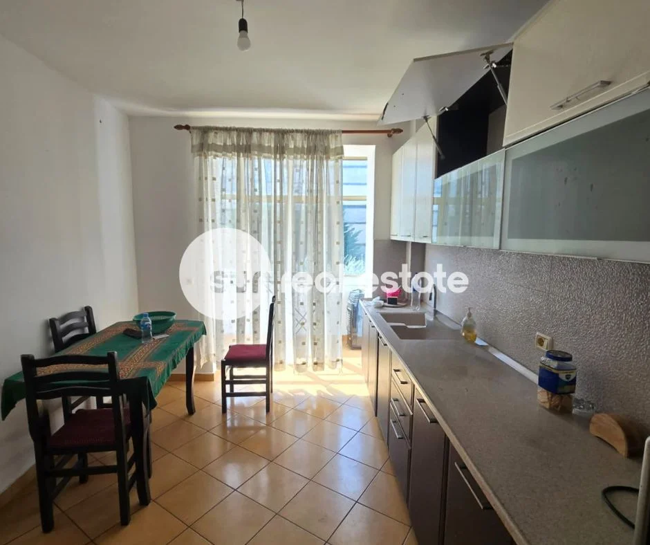 Shkoder, jepet me qera apartament 2+1+Ballkon Kati 2, 72 m² (LULISHTJA TEK SAHATI, SHKODER)