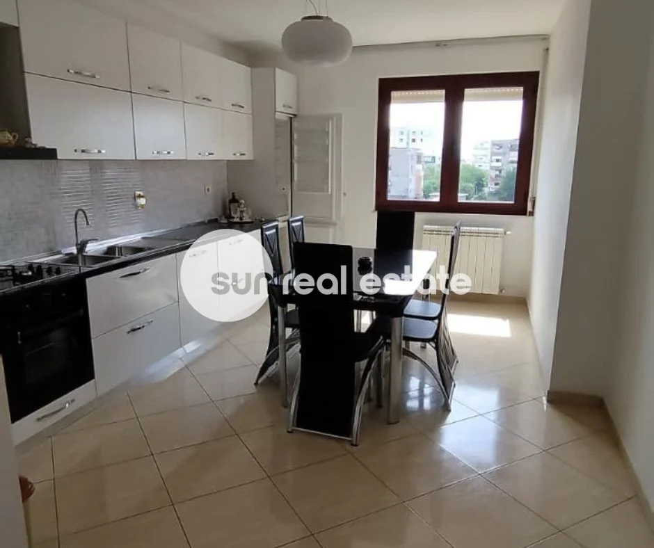 Shkoder, jepet me qera apartament 2+1+Ballkon Kati 3, 136 m² (PEDONALE BASHKIA)