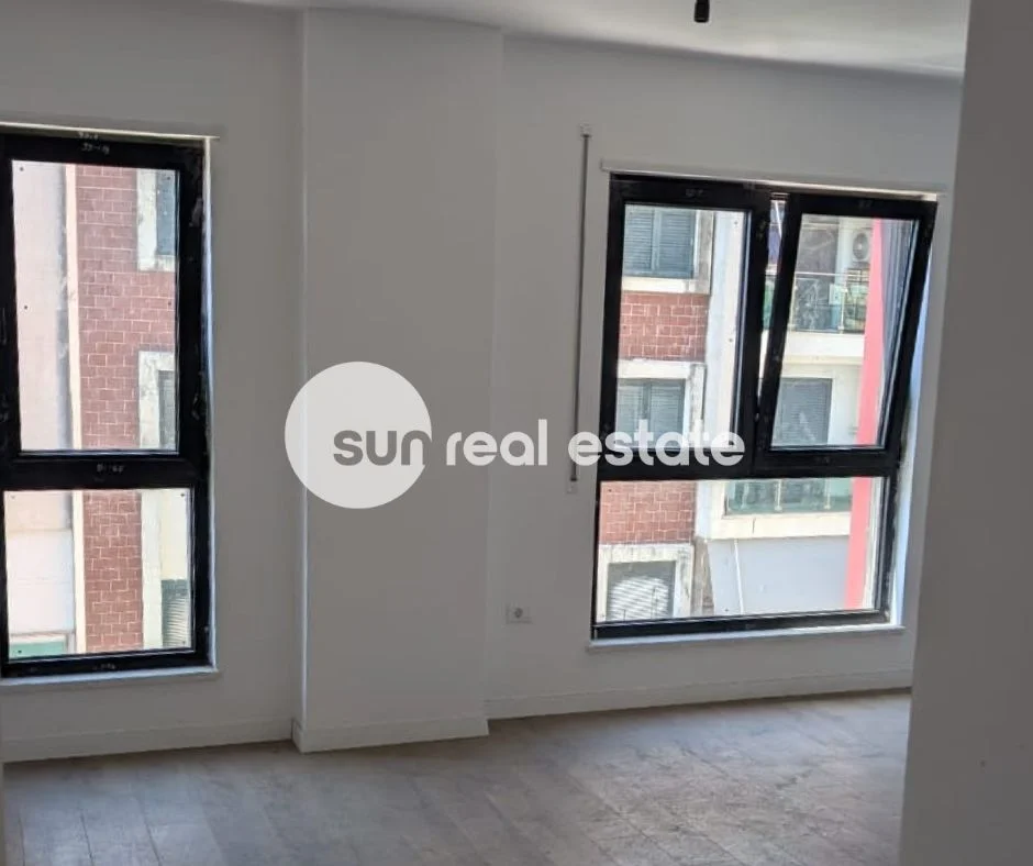 Tirane, shitet apartament 2+1+Ballkon Kati 4, 105 m² 294.000 € (KOMUNA PARISIT)