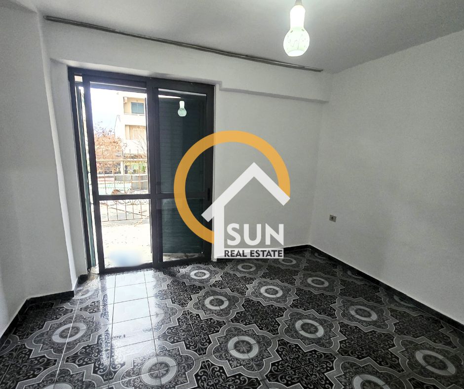Shkoder, jepet me qera apartament 2+1+Ballkon Kati 2, 75 m² (PARRUCE)