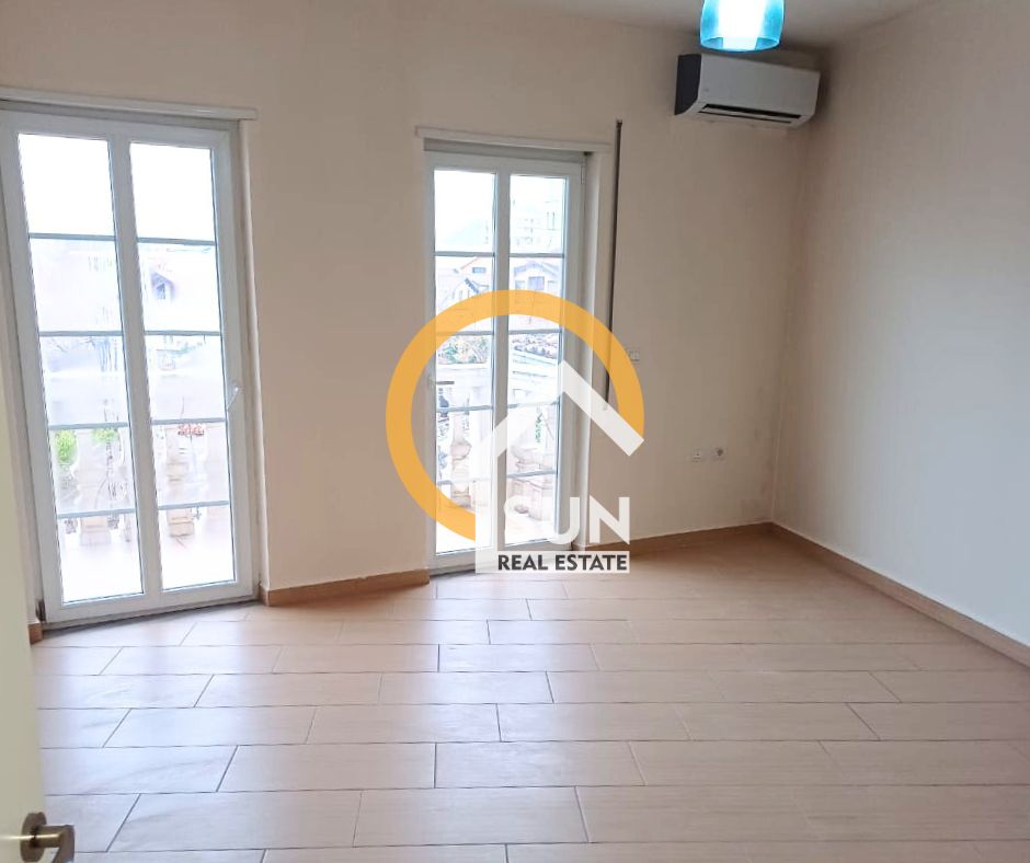 Shkoder, jepet me qera apartament 2+1+Ballkon Kati 2, 110 m² (RR. LUDOVIK SARACI)