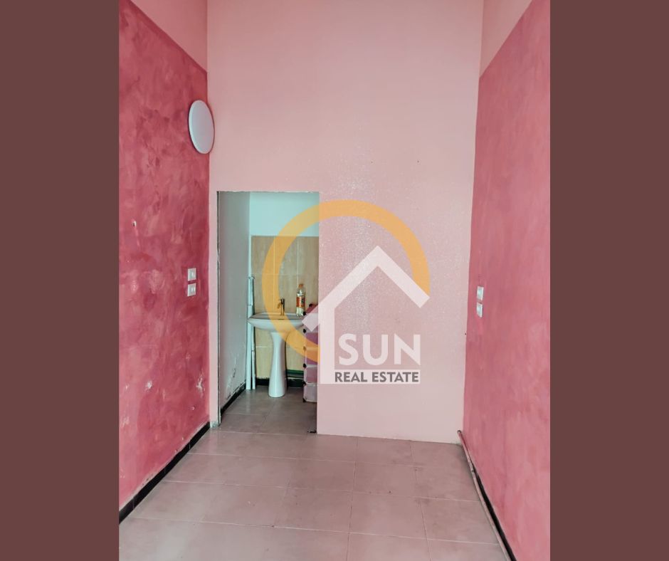 Shkoder, jepet me qera ambjent biznesi , 12 m² (PRANE SHKOLLES JORDAN MISJA)