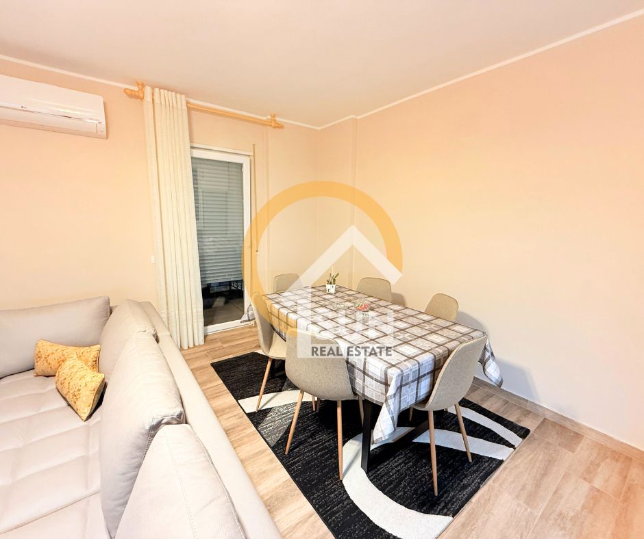 Shkoder, jepet me qera apartament 2+1+Ballkon Kati 3, 96 m² 600 € (GJUHADOL)