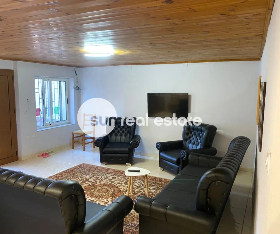 Shkoder, jepet me qera shtepi 2+1 Kati 0, (RUS)