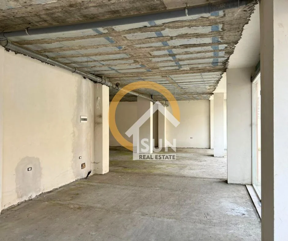 Shkoder, jepet me qera ambjent biznesi Kati 0, 155 m² 470 € (RR. NAZMI KRYEZIU)
