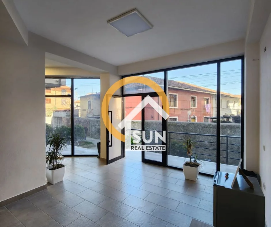 Shkoder, shitet ambjent biznesi Kati 0, 180 m² (PARRUCE)