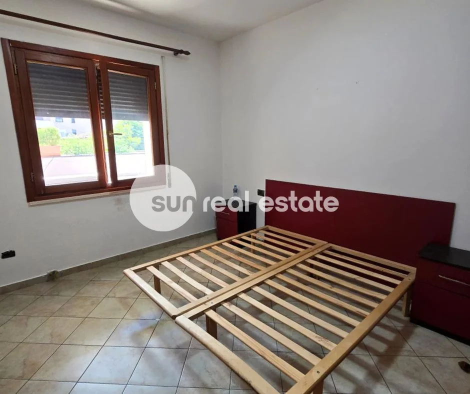 Shkoder, jepet me qera apartament 1+1+Ballkon Kati 1, 70 m² (MBRAPA KINEMA MILLENNIUM)