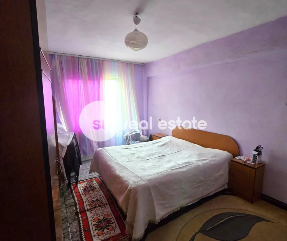 Shkoder, jepet me qera apartament 2+1+Ballkon Kati 2, 58 m² (KRYQEZIMI PREK CALI)