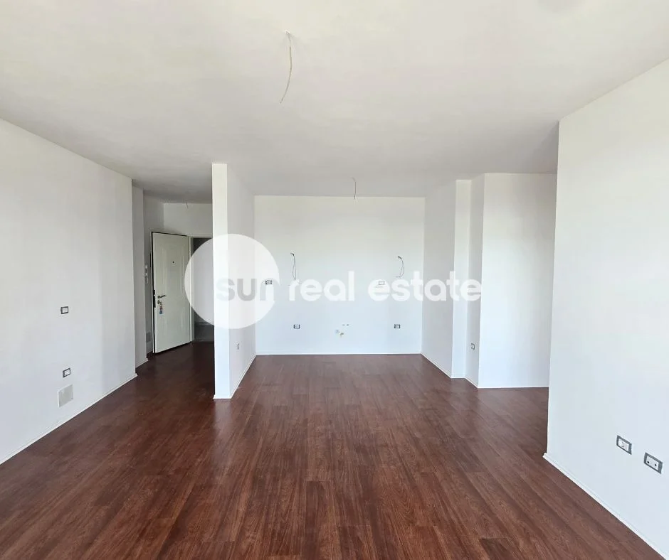 Shkoder, shitet apartament 1+1+Ballkon Kati 6, 89 m² (AFER POLICISE)