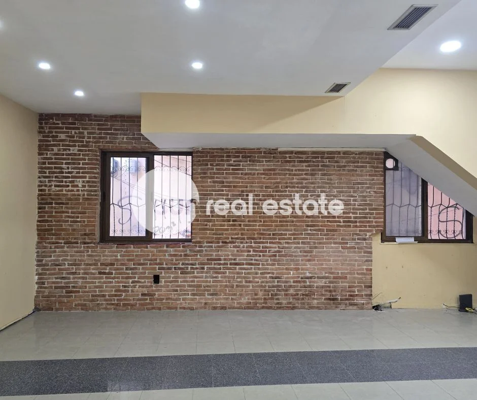 Shkoder, jepet me qera ambjent biznesi Kati 0, 90 m² (AFER TRUMES)