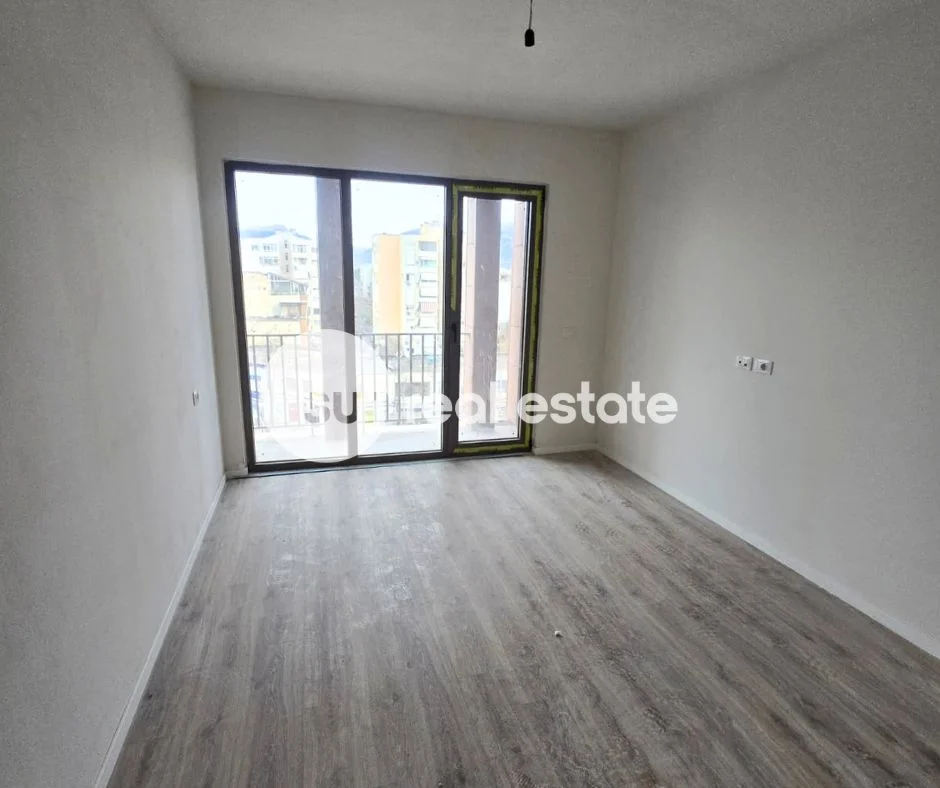 Tirane, shitet apartament 2+1+Ballkon Kati 4, 107 m² (LAPRAKE)