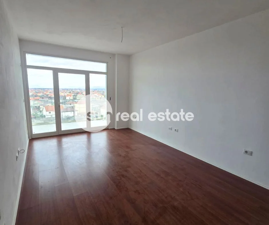Shkoder, shitet apartament 1+1+Ballkon Kati 7, 70 m² 83.000 € (AFER POLICISE)