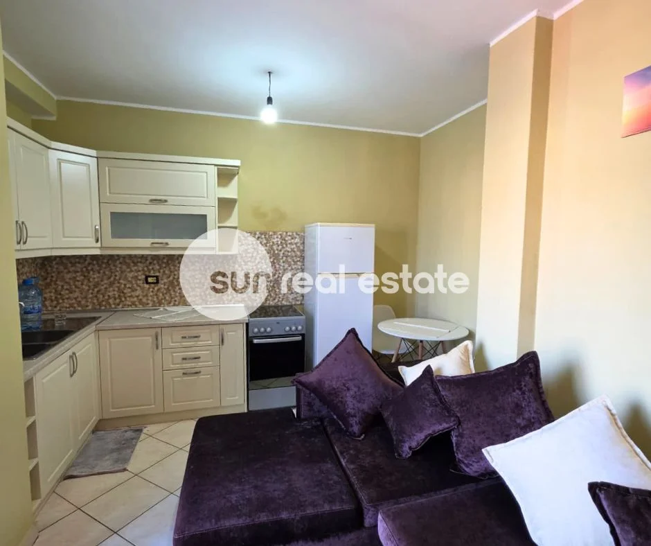 Shkoder, shitet apartament 1+1+Ballkon Kati 5, 55 m² (TEK KISHA E MADHE)