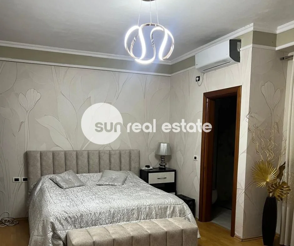 Shkoder, jepet me qera apartament 3+1 Kati 3, 207 m² 1.200 € (TEK DOLLARI)