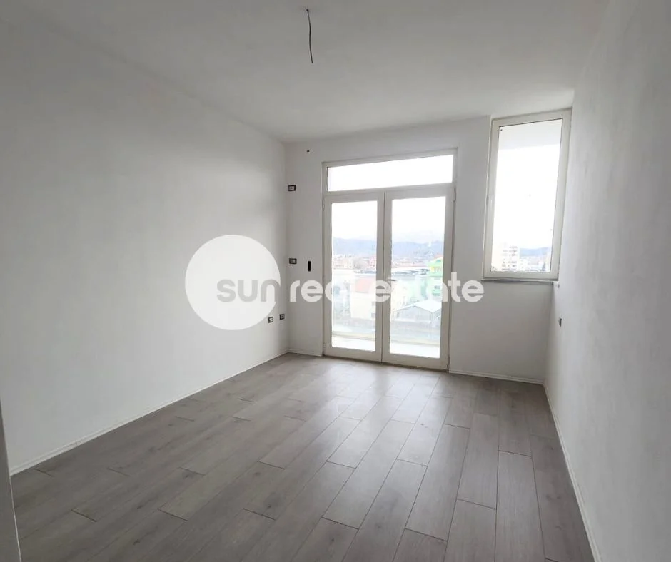 Shkoder, shitet apartament 2+1+Ballkon Kati 7, 98 m² 117.600 € (AFER POLICISE)