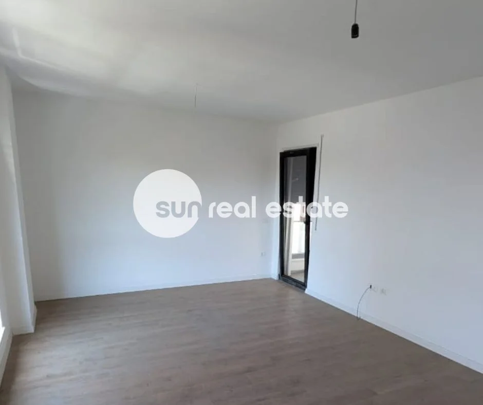 Tirane, shitet apartament 2+1+Ballkon Kati 4, 105 m² 294.000 € (KOMUNA PARISIT)