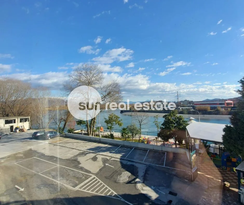 Shkoder, jepet me qera ambjent biznesi Kati 1, 800 m² (afër Resorant Shqiponja)