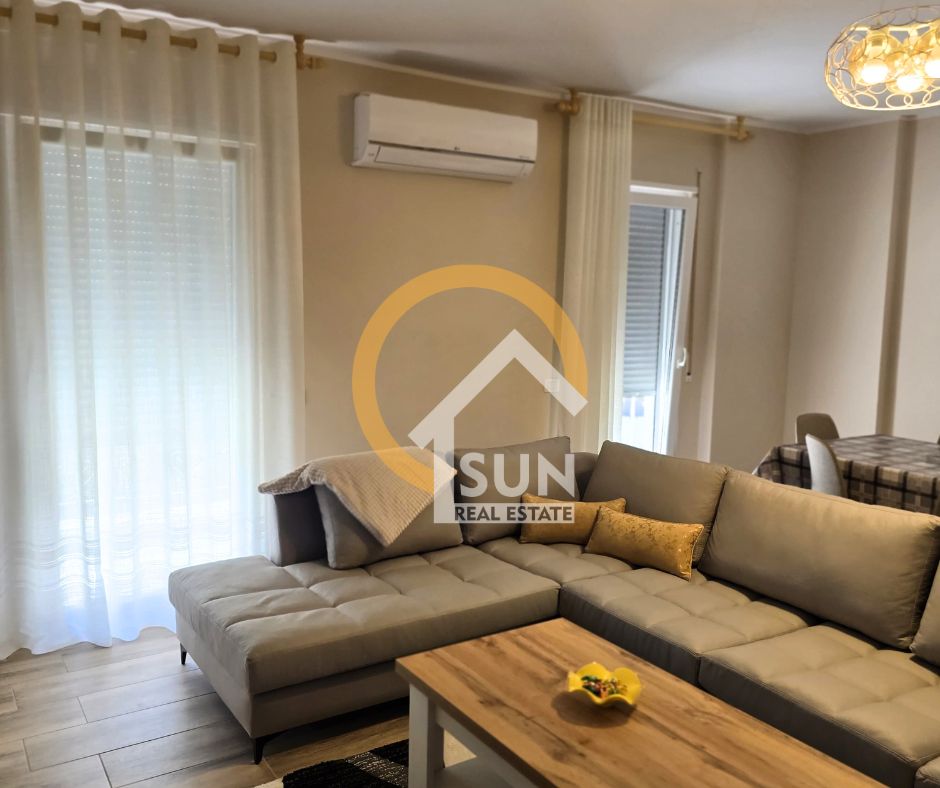 Shkoder, jepet me qera apartament 2+1+Ballkon Kati 3, 96 m² 600 € (GJUHADOL)
