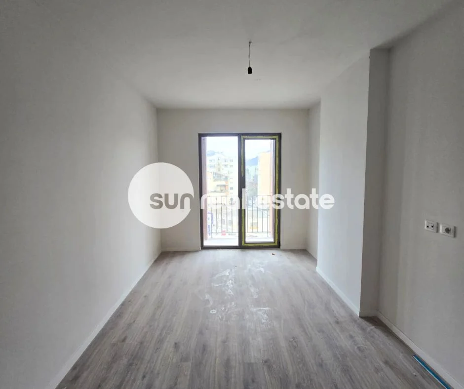 Tirane, shitet apartament 2+1+Ballkon Kati 4, 107 m² (LAPRAKE)