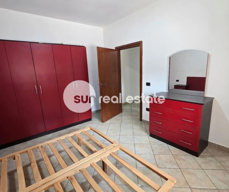 Shkoder, jepet me qera apartament 1+1+Ballkon Kati 1, 70 m² (MBRAPA KINEMA MILLENNIUM)