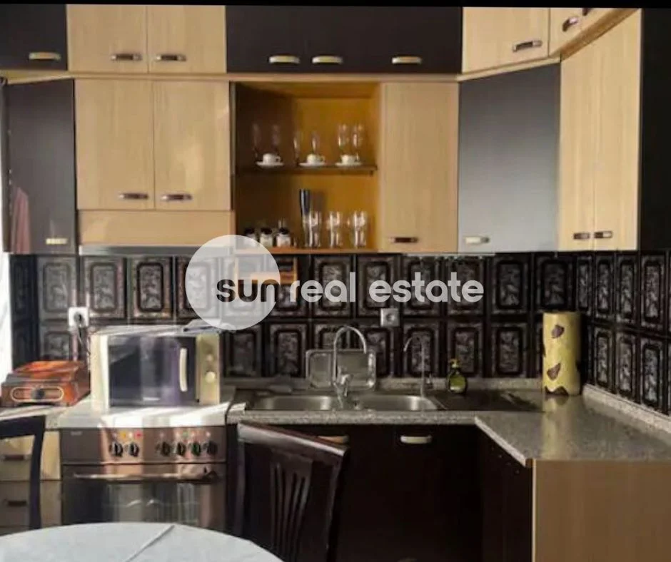 Shkoder, jepet me qera apartament 2+1+Ballkon Kati 3, 75 m² (CINARI)