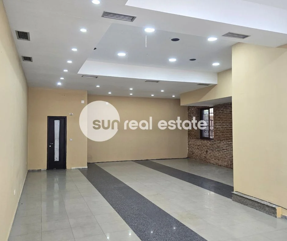 Shkoder, jepet me qera ambjent biznesi Kati 0, 90 m² (AFER TRUMES)