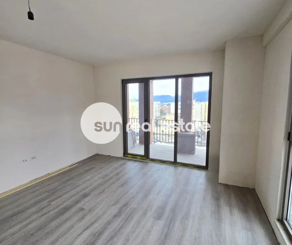Tirane, shitet apartament 2+1+Ballkon Kati 6, 115 m² (LAPRAKE)