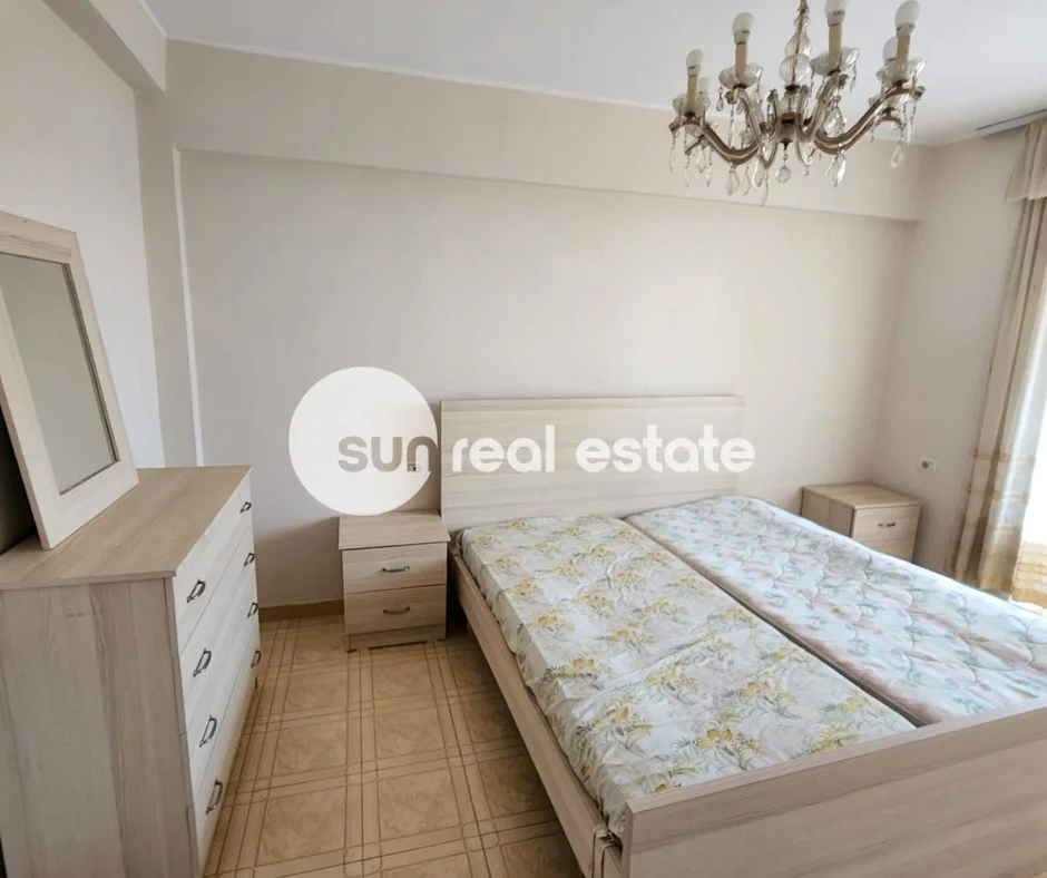 Shkoder, jepet me qera apartament 2+1+Ballkon Kati 1, 85 m² (KRYQEZIMI PREK CALIT)