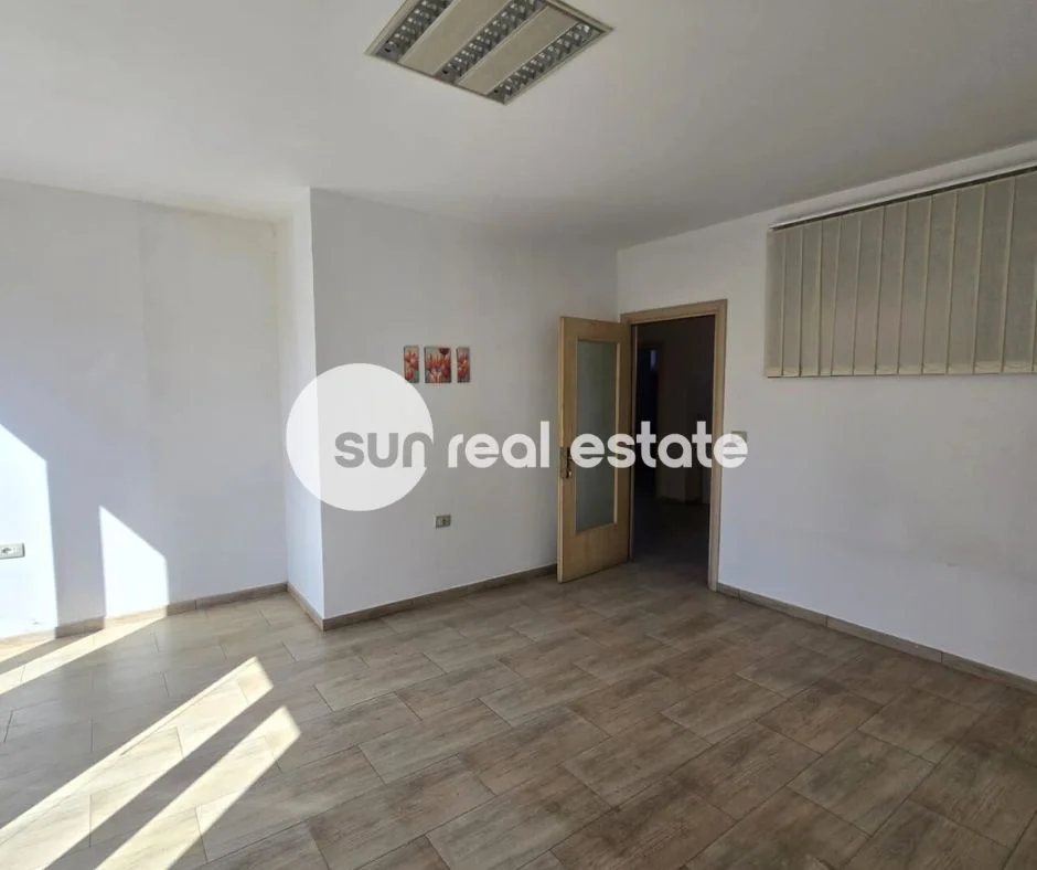 Shkoder, jepet me qera ambjent biznesi Kati 1, 130 m² (RR. DON BOSKO)