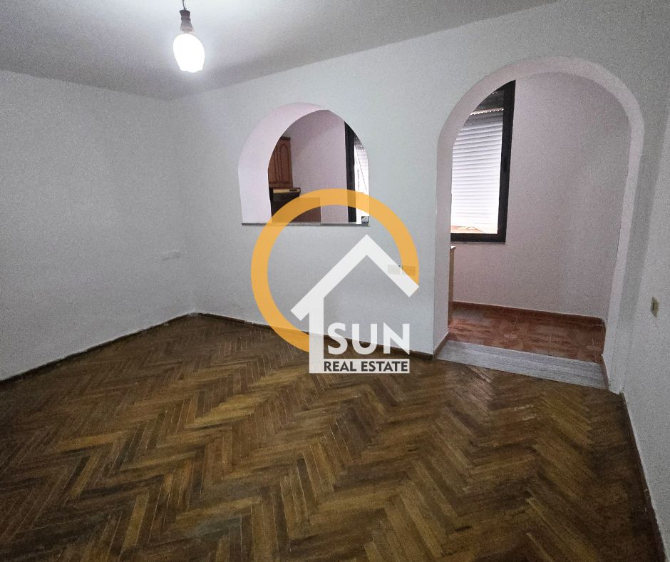 Shkoder, jepet me qera apartament 2+1+Ballkon Kati 2, 75 m² (PARRUCE)