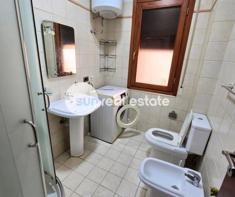 Shkoder, jepet me qera apartament 1+1+Ballkon Kati 1, 70 m² (MBRAPA KINEMA MILLENNIUM)
