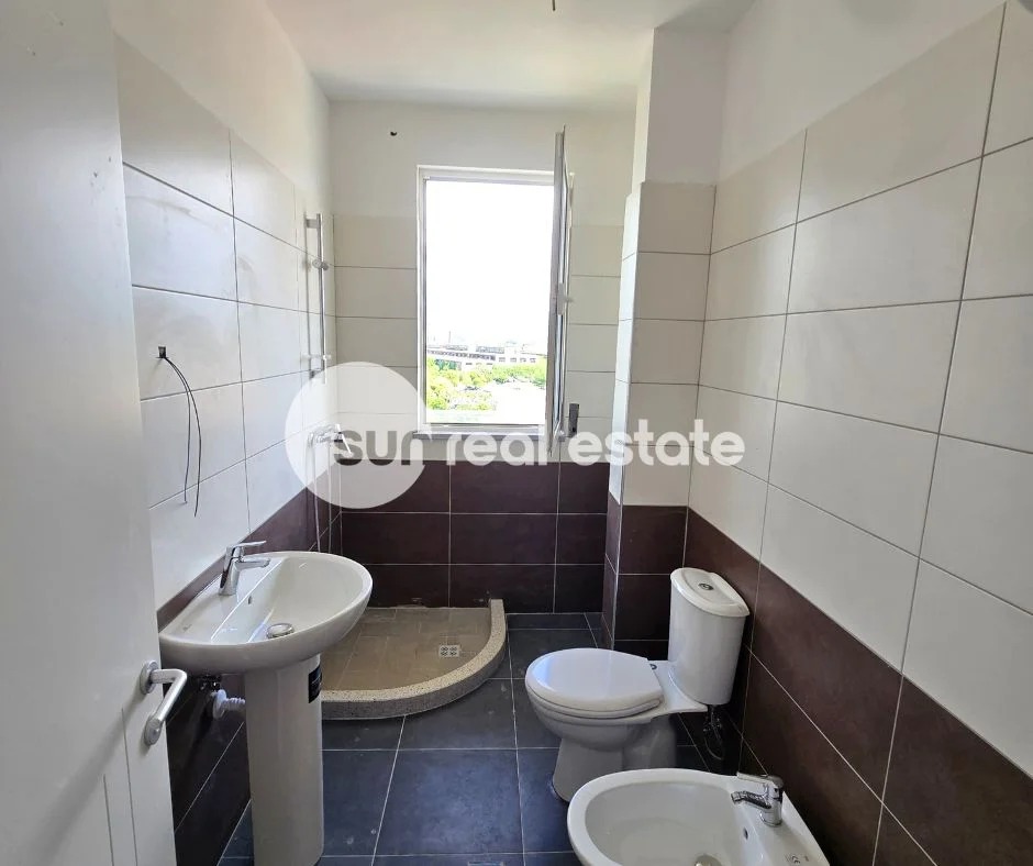 Shkoder, shitet apartament 1+1+Ballkon Kati 6, 89 m² (AFER POLICISE)