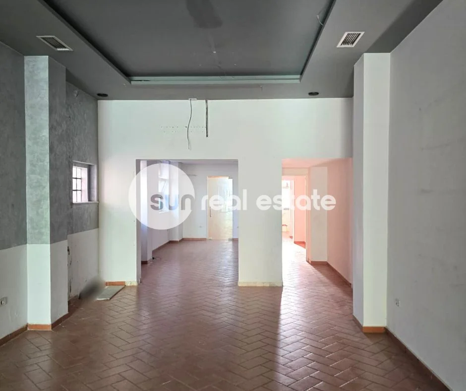 Shkoder, jepet me qera ambjent biznesi Kati 0, 111 m² (TRUMA DUGAJEVE TE REJA)