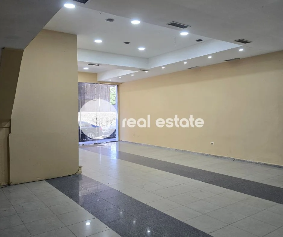 Shkoder, jepet me qera ambjent biznesi Kati 0, 90 m² (AFER TRUMES)