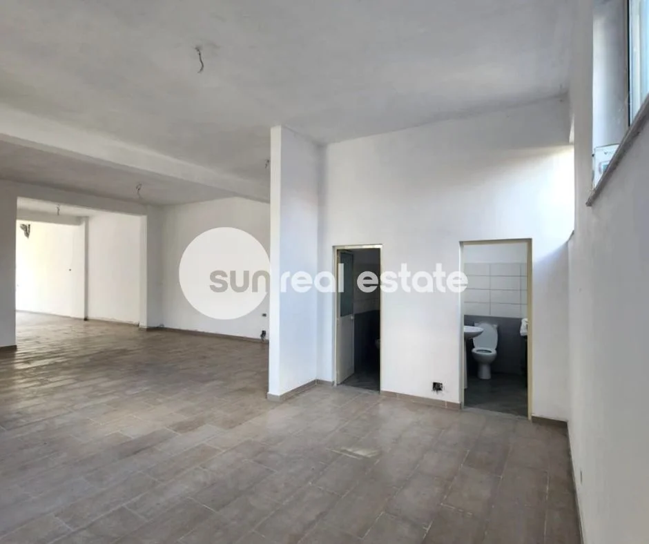 Shkoder, jepet me qera ambjent biznesi Kati 0, 140 m² (RR. KARDINAL MIKEL KOLIQI)