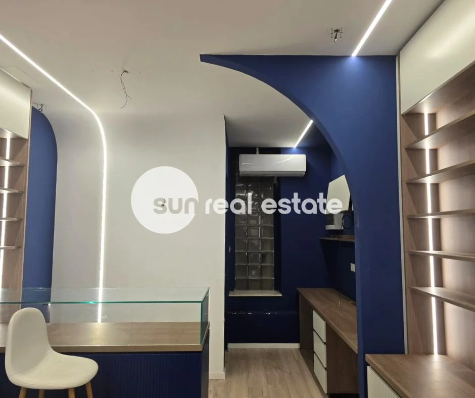 Shkoder, jepet me qera ambjent biznesi Kati 0, 33 m² 1.000 € (PARRUCE)