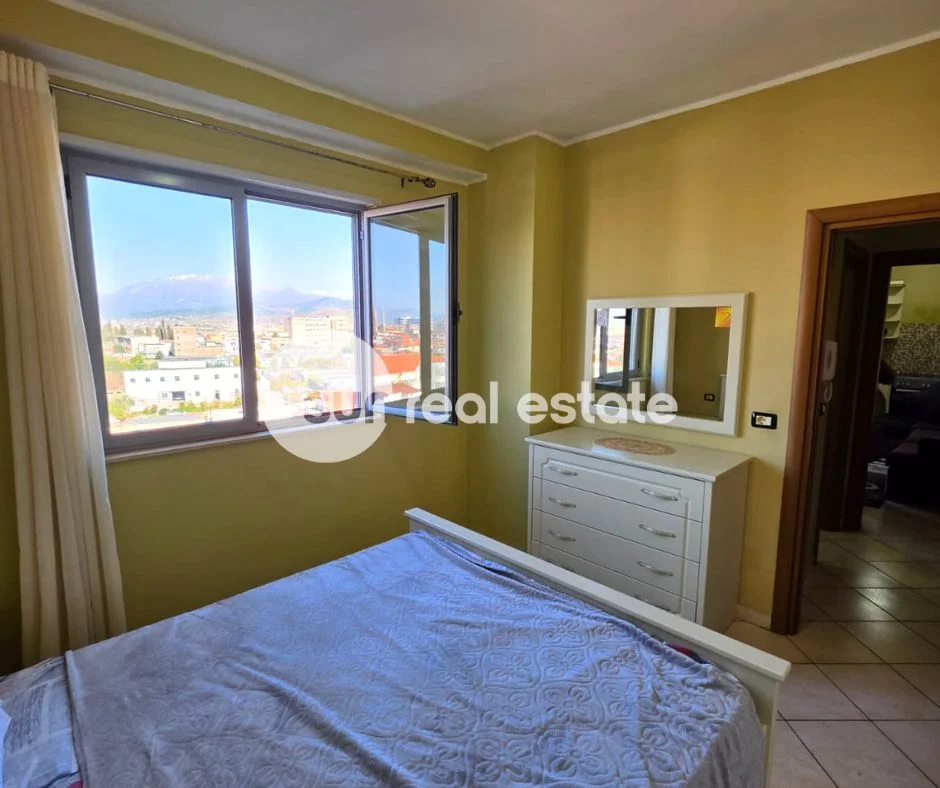 Shkoder, shitet apartament 1+1+Ballkon Kati 5, 55 m² (TEK KISHA E MADHE)