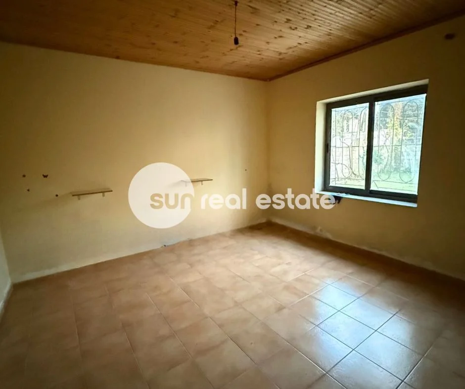 Shkoder, shitet shtepi 2+1 Kati 1, 400 m² 150.000 € (AFER VARREZAVE KATOLIKE, SHKODER)