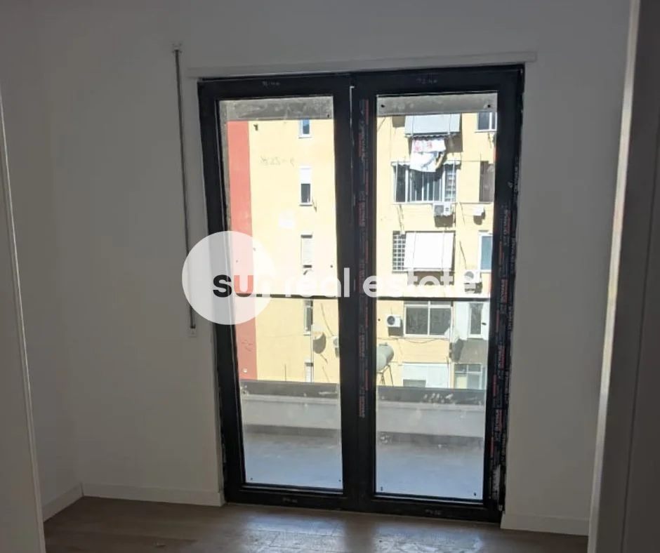 Tirane, shitet apartament 2+1+Ballkon Kati 4, 105 m² 294.000 € (KOMUNA PARISIT)