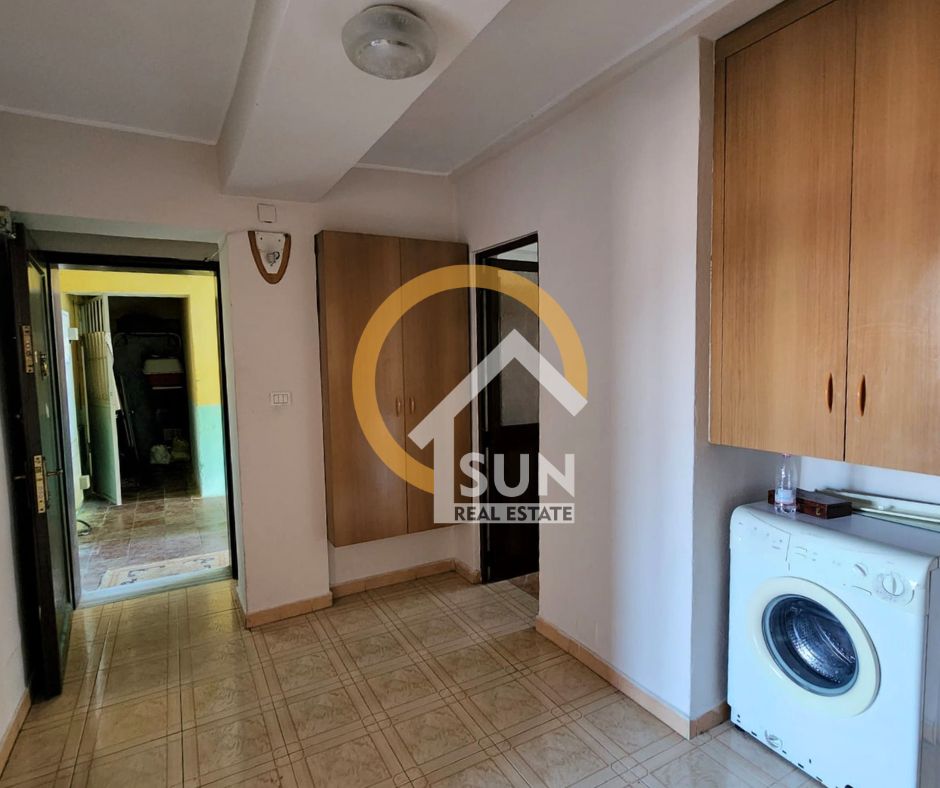 Shkoder, jepet me qera apartament 2+1+Ballkon Kati 1, 85 m² (KRYQEZIMI PREK CALI)