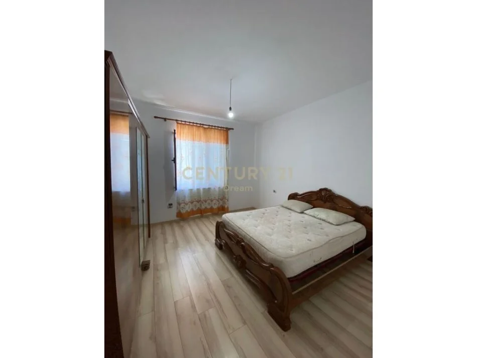 Tirane, jepet me qera apartament 3+1 Kati 3, 103 m² 450 € (Rruga:"Sadik Petrela")