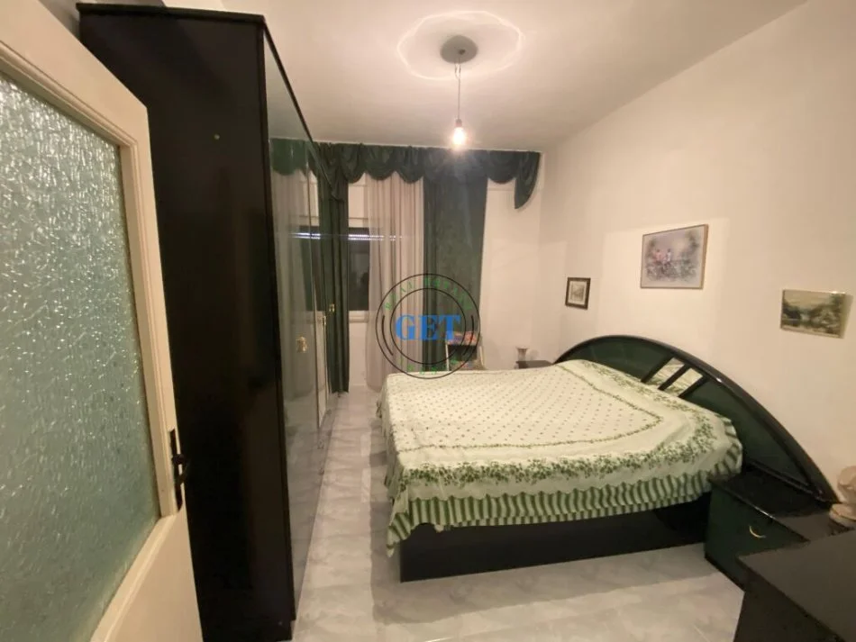 Durres, jepet me qera apartament 1+1 Kati 3, 300 € 