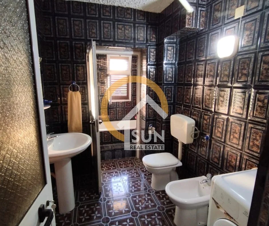 Shkoder, jepet me qera apartament 1+1 Kati 4, (PRANE SHKOLLES MARTIN CAMAJ)