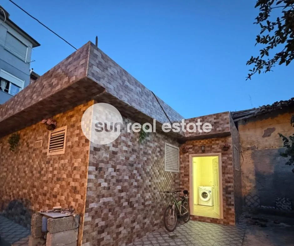 Shkoder, jepet me qera shtepi 2+1 Kati 0, 60 m² 400 € (ISH DEGA)