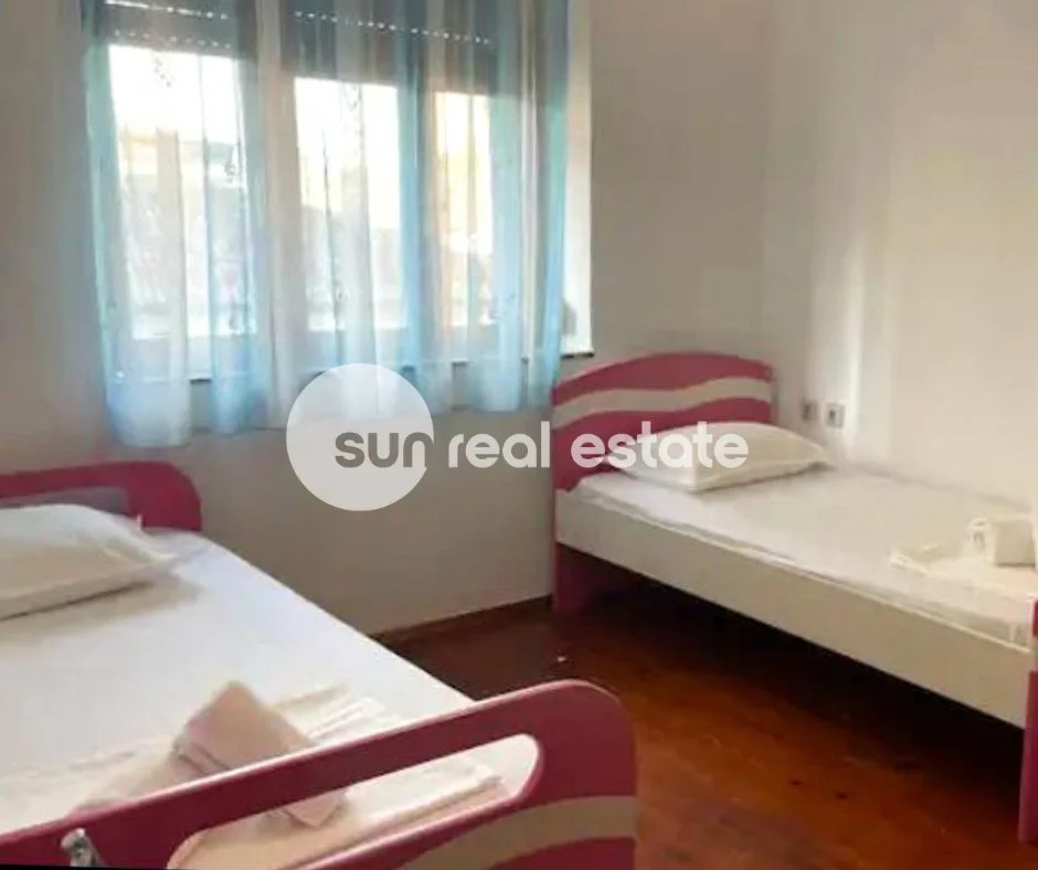 Shkoder, jepet me qera apartament 2+1+Ballkon Kati 3, 75 m² (CINARI)