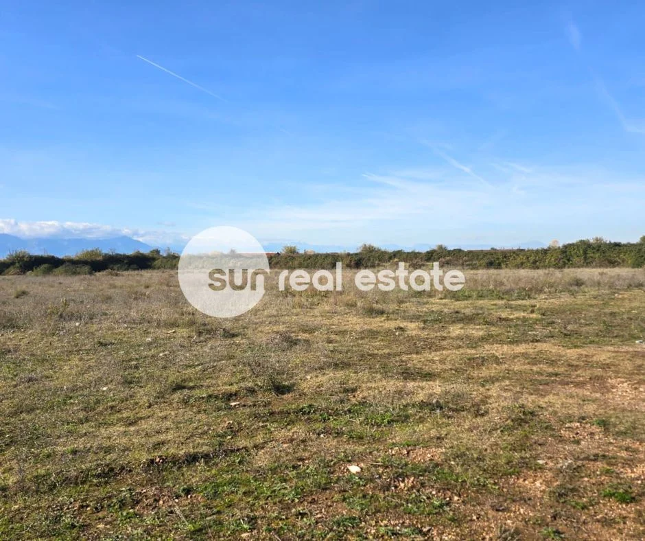 Shkoder, shitet toke , 8.000 m² 75.000 € (OMARAJ, VRAKE)