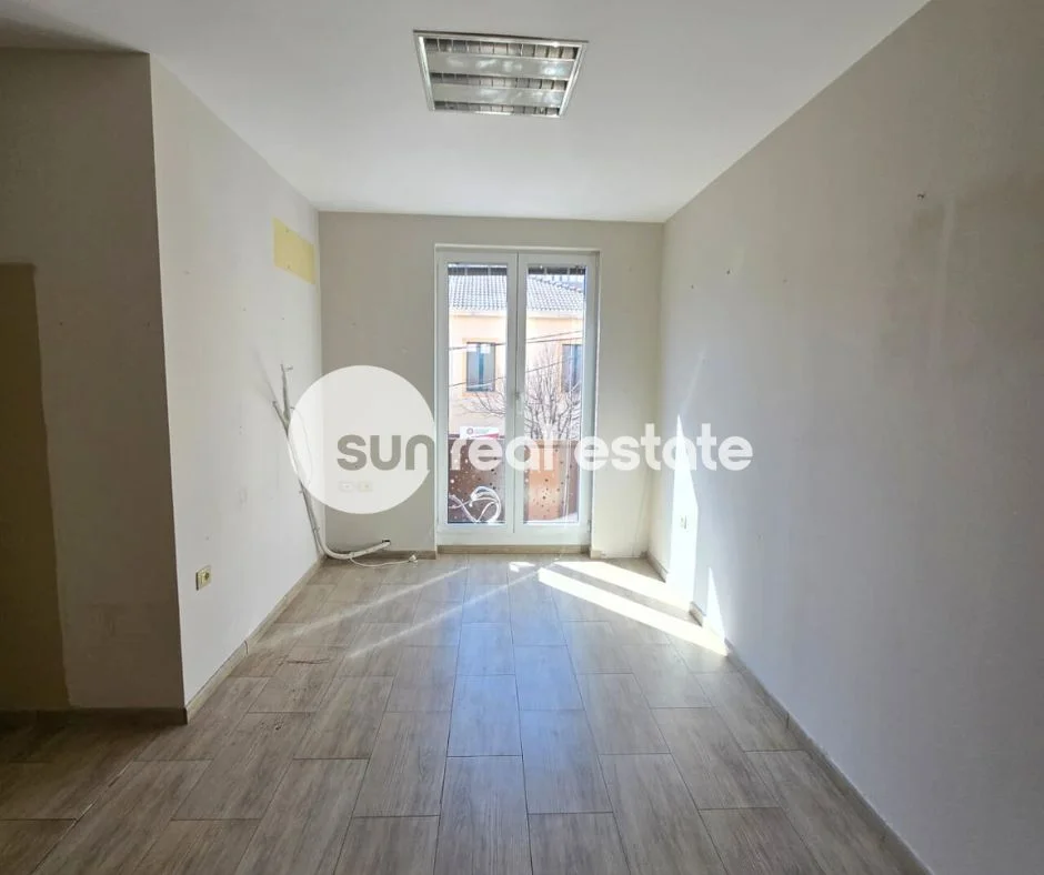 Shkoder, jepet me qera ambjent biznesi Kati 1, 130 m² (RR. DON BOSKO)