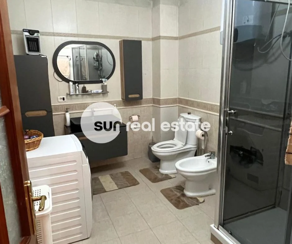 Shkoder, jepet me qera apartament 3+1 Kati 3, 207 m² 1.200 € (TEK DOLLARI)