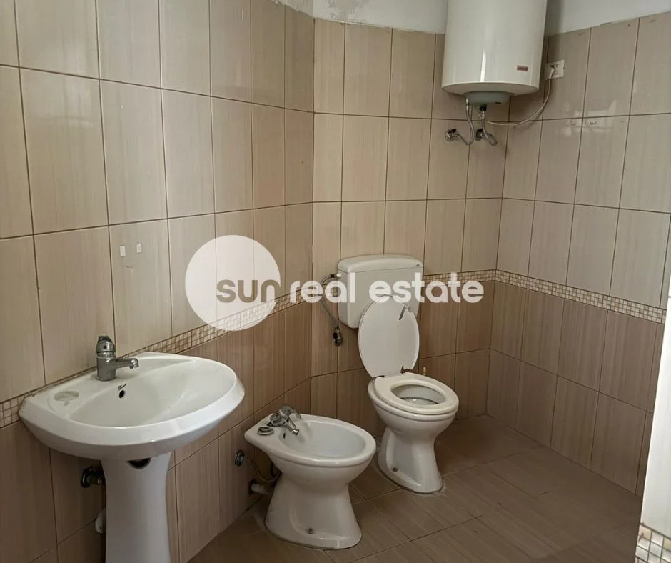 Shkoder, shitet shtepi 2+1 Kati 1, 400 m² 150.000 € (AFER VARREZAVE KATOLIKE, SHKODER)